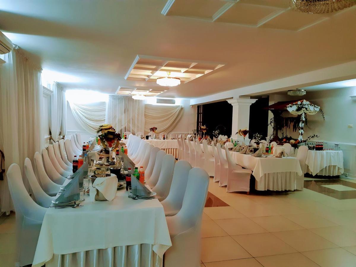 Fantazja - Restauracja I Noclegi Radom Kültér fotó